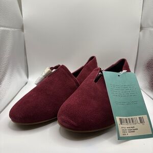 Tom’s Red suede flats